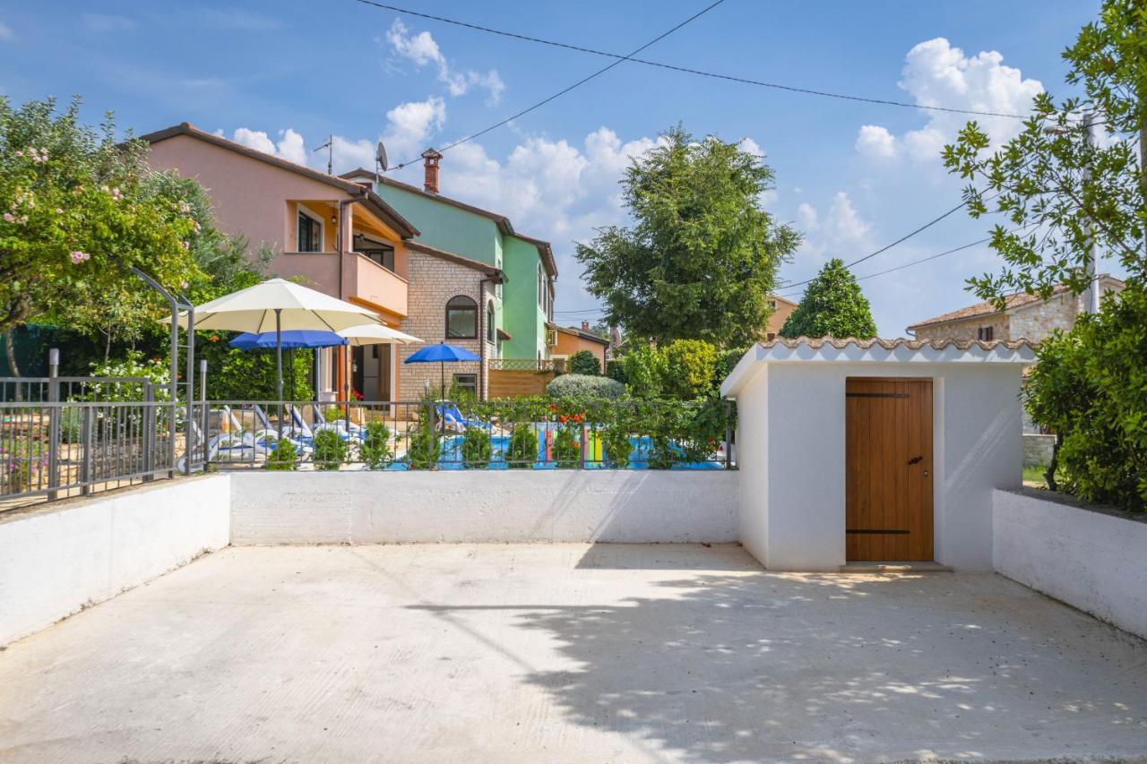 Villa Margerita With Private Pool, Yard And Parking Kaštelir Exterior foto